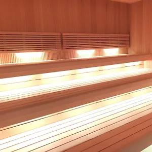 ** Hotel Capsule - Caters To Men Japan